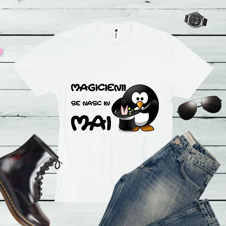 Tricou regular pentru barbatii nascuti in luna mai, care fac lucruri magice in viata lor Tricou bărbați Magicienii se nasc în mai