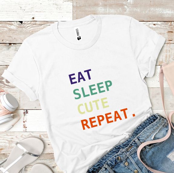 Tricou dama EAT SLEEP CUTE este dedicat femeilor și fetelor haioase, care adoră să iasă în oraș, să se distreze și să fie în centrul atenției. Tricou damă EAT SLEEP CUTE