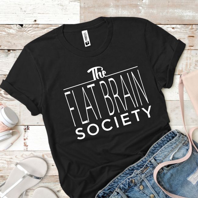 Tricou dama FLAT BRAIN SOCIETY transmite un mesaj pentru persoanele cu convingeri absurde, dar de neclintit. Tricou dama FLAT SOCIETY