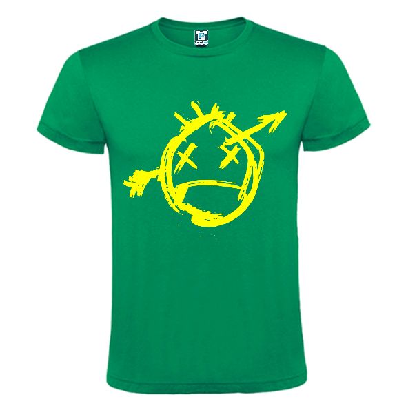 Tricou verde cu emoji străpuns de o săgeată