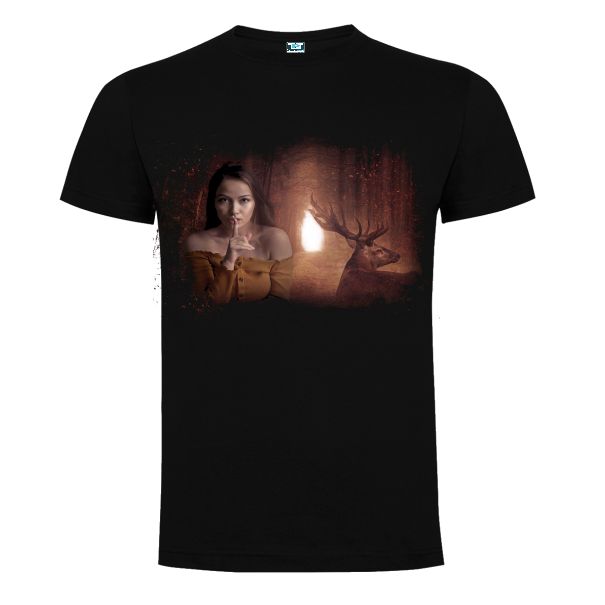 Tricou negru cu peisaj și portret de femeie cu cerb