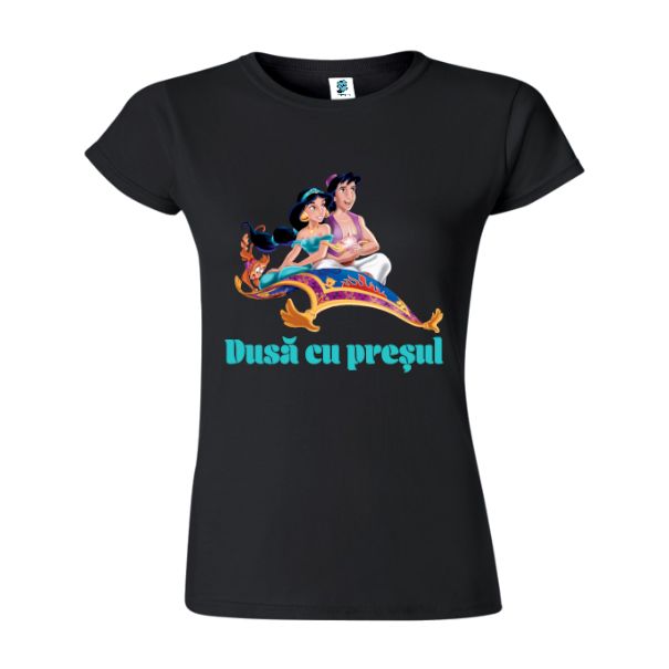 Tricou damă imprimat cu vorba românească. Dusă ci preșul, alături de grafică sugestivă Tricou damă - Dusă cu preșul