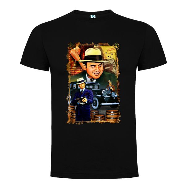 Al Capone este simbolul mafiotului suprem, un personaj intrat în istorie a cărui imagine am imprimat-o pe un tricou de bărbați pentru fanii poveștilor cu mafioți. Tricou bărbați - Al Capone