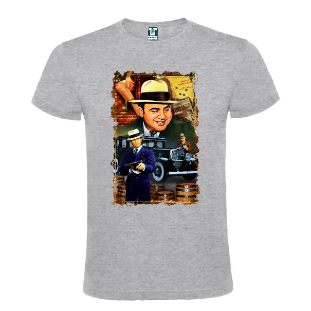 Al Capone este simbolul mafiotului suprem, un personaj intrat în istorie a cărui imagine am imprimat-o pe un tricou de bărbați pentru fanii poveștilor cu mafioți. Tricou bărbați - Al Capone