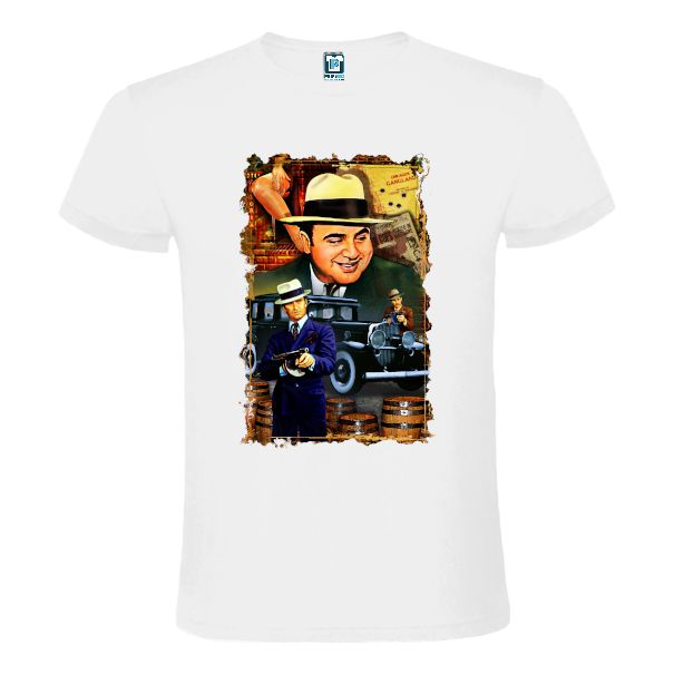 Al Capone este simbolul mafiotului suprem, un personaj intrat în istorie a cărui imagine am imprimat-o pe un tricou de bărbați pentru fanii poveștilor cu mafioți. Tricou bărbați - Al Capone
