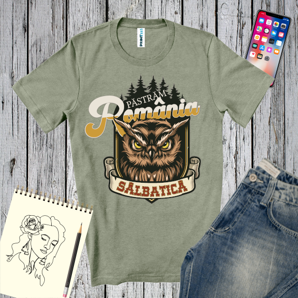 Tricou regular din bumbac pentru bărbați pentru cei care țin la natura sălbatică a țării cu mesajul: Păstrăm România sălbatică! Tricou bărbați - Păstrăm România sălbatică