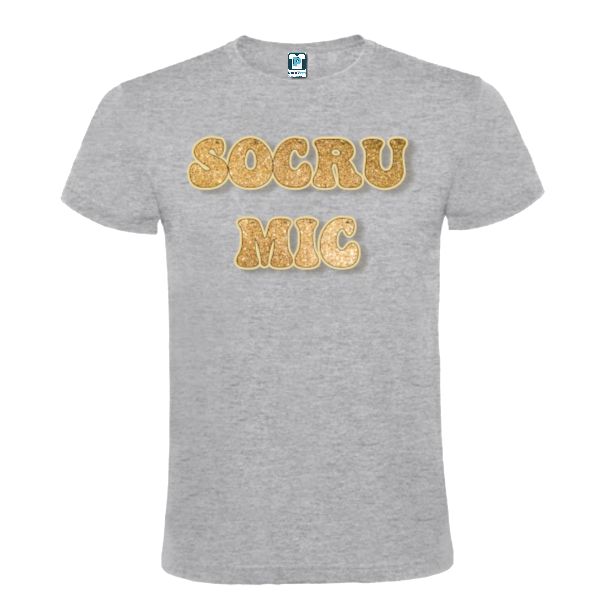 Dacă au început pregătirile de nuntă și nu vrei să existe nici un dubiu în privința responsabilităților și importanței fiecăruia, noi am conceput un tricou de bărbat care să facă identificarea mai ușoară a socrului mic. Tricou bărbat - Socru mic