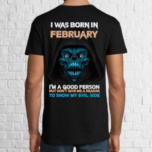 Tricou de bărbat imprimat pe spate cu grafică de mari dimensiuni și mesajul: I was born in February, I'm a good person, but don't give me a reason to show my evil side”