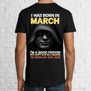 Tricou de bărbat imprimat pe spate cu grafică de mari dimensiuni și mesajul: I was born in March, I'm a good person, but don't give me a reason to show my evil side”.