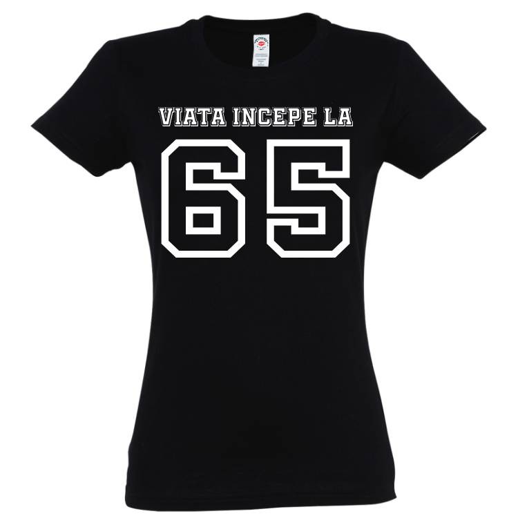 Vârsta nu e decât un număr, oricând poți începe o nouă viață, așa că prin mesajul de pe acest tricou de damă dă-le de știre tuturor că odată cu împlinirea celor 60 de ani vei începe o nouă viață. Tricou damă - Viața începe la 65