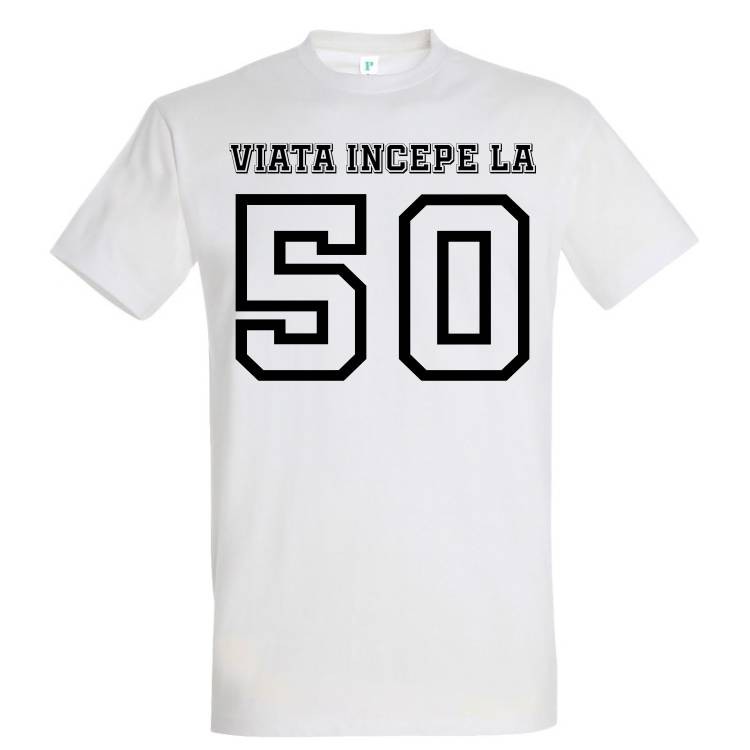 Vârsta nu e decât un număr, oricând poți începe o nouă viața, așa că prin mesajul de pe acest tricou de bărbat dă-le de știre tuturor că odată cu împlinirea celor 50 vei face schimbări majore. Tricou bărbat - Viața începe la 50