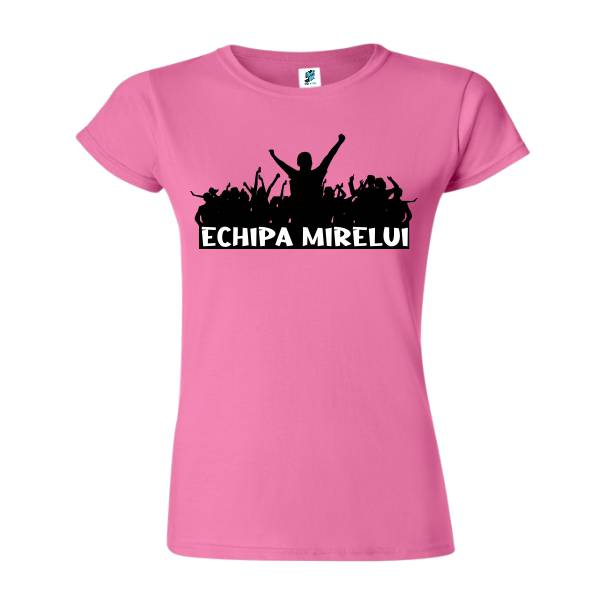Dacă faci parte din cea mai tare echipă a momentului, echipa mirelui și nu vrei să se creeze vrei confuzie poartă un tricou de damă cu numele echipei. Tricou damă - Echipa Mirelui