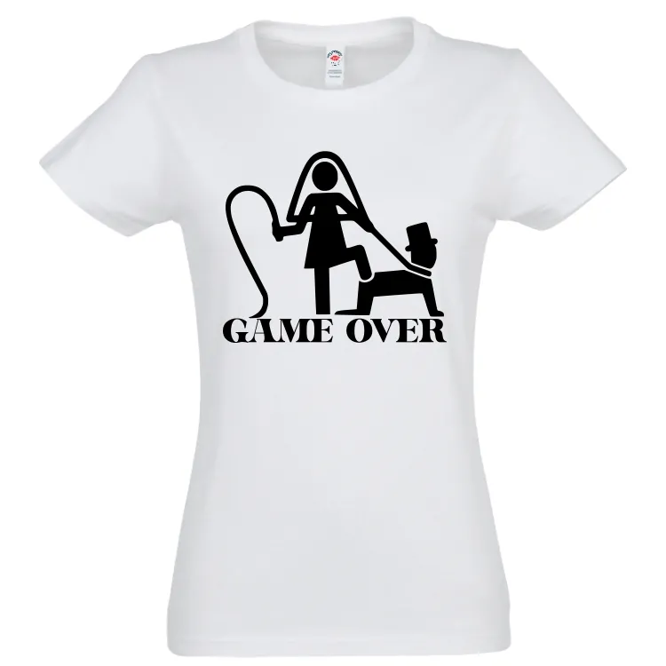 Tricou damă imprimat cu o grafică sugestivă din care înțelegem cine are puterea de a apăsa butonul Game Over Tricou damă - Game Over