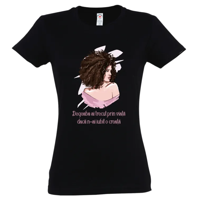 Pentru frumusețile cu părul cârlionțat mândre de ele am imprimat pe un tricou de damă un mesaj care cu siguranță li se potrivește: Degeaba ai trecut prin viață dacă n-ai iubit o creață. Tricou damă - Creața
