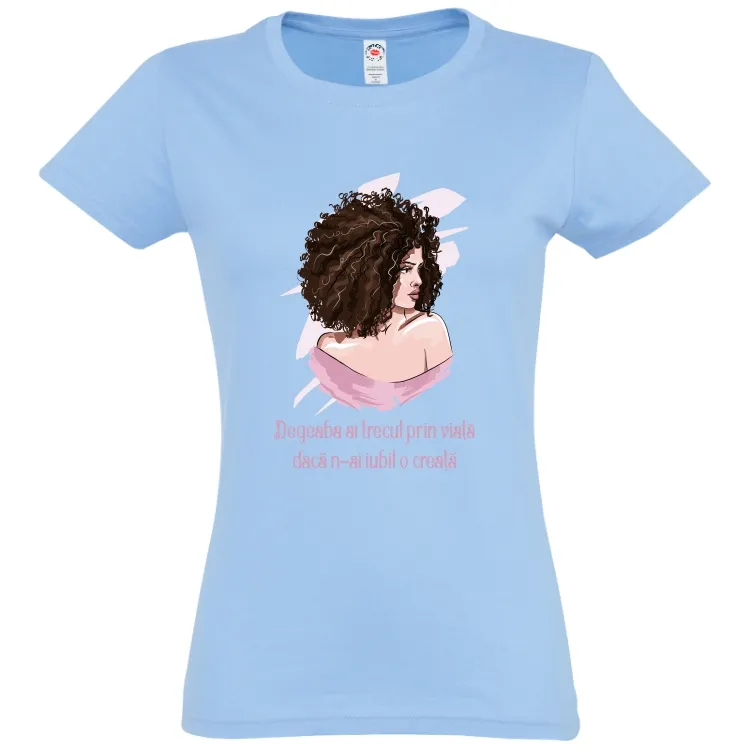 Pentru frumusețile cu părul cârlionțat mândre de ele am imprimat pe un tricou de damă un mesaj care cu siguranță li se potrivește: Degeaba ai trecut prin viață dacă n-ai iubit o creață. Tricou damă - Creața