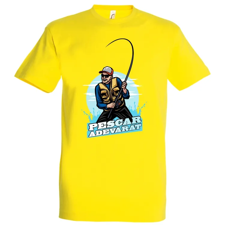 Un tricou de bărbat imprimat cu un mesaj despre ceea ce contează... La pescuit...
