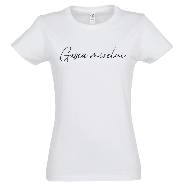 La petrecerea burlacilor echipele trebuie clar delimitate , iar noi ne-am gândit că un tricou de damă cu mesaj este ideal pentru a indica cine face parte din gașca mirelui Tricou damă- Gașca mirelui